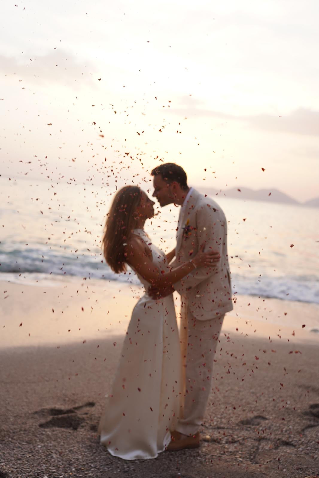 Luxury Wedding Confetti - Dried Rose Petals - Red